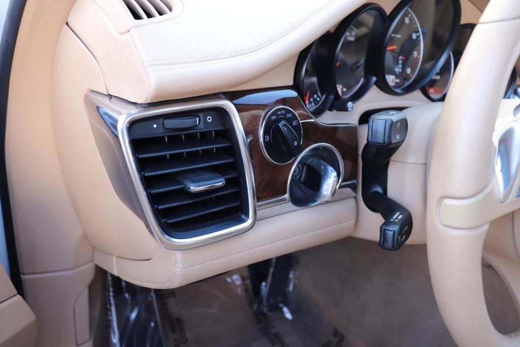 Photo 38 of this PORSCHE PANAMERA
