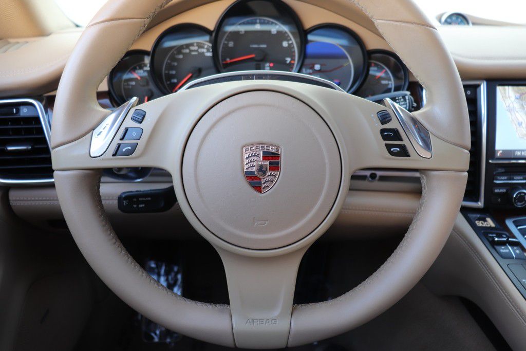 Photo 40 of this PORSCHE PANAMERA