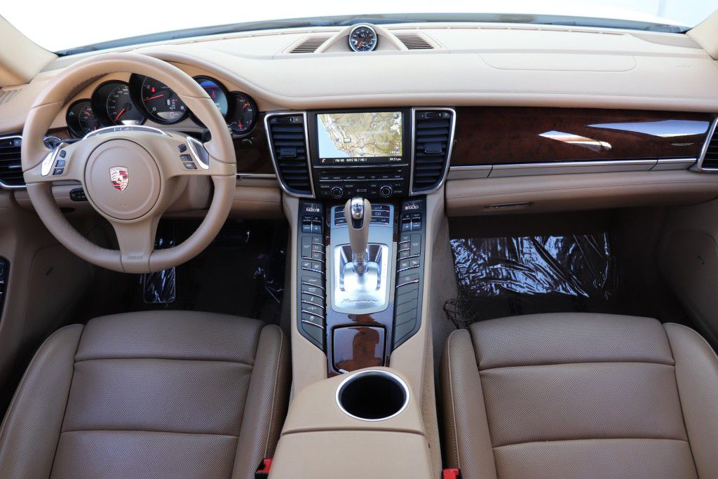 Photo 44 of this PORSCHE PANAMERA
