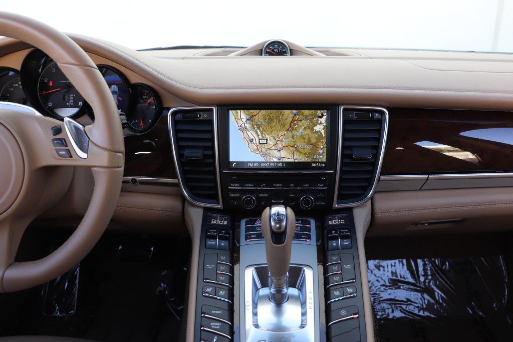Photo 45 of this PORSCHE PANAMERA