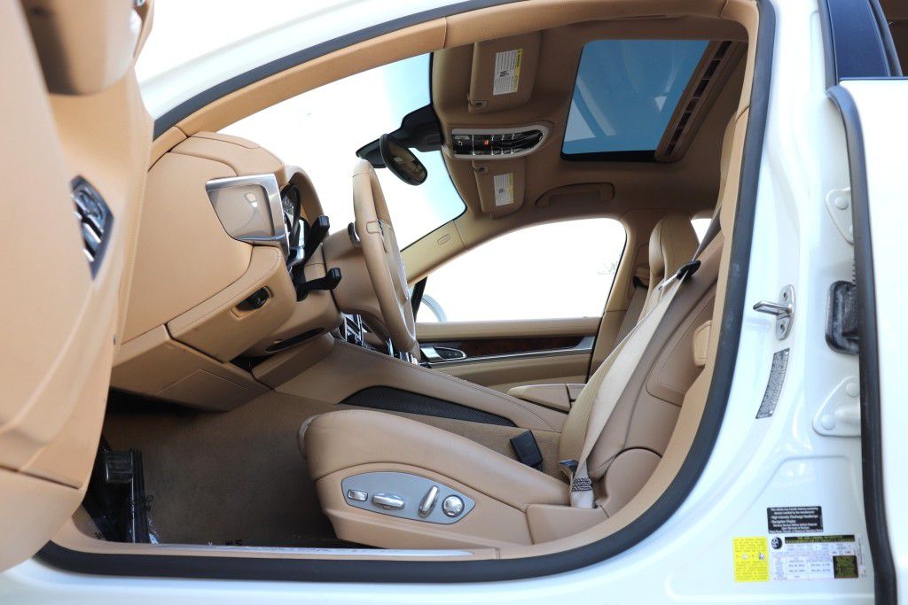 Photo 49 of this PORSCHE PANAMERA
