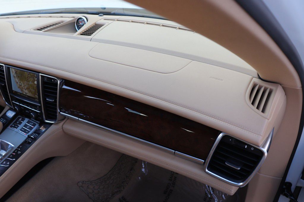 Photo 51 of this PORSCHE PANAMERA