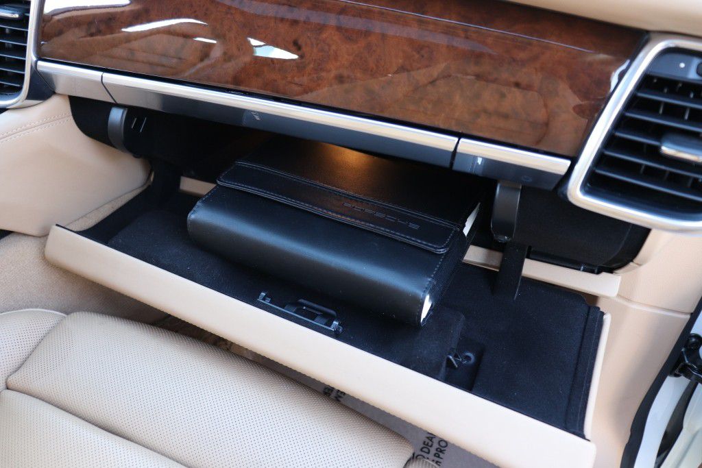 Photo 52 of this PORSCHE PANAMERA