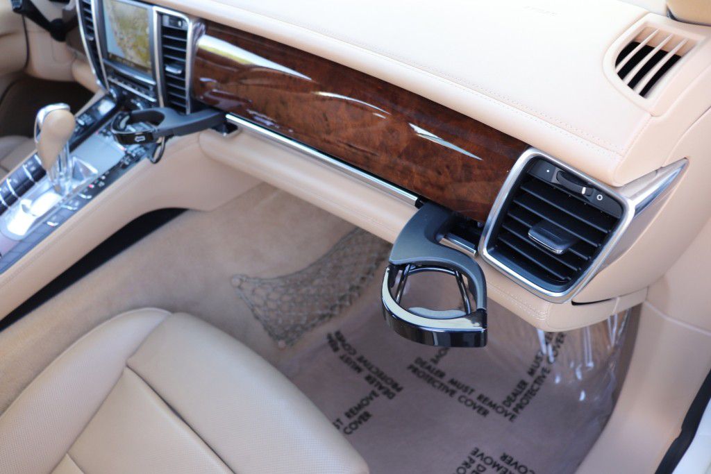 Photo 54 of this PORSCHE PANAMERA