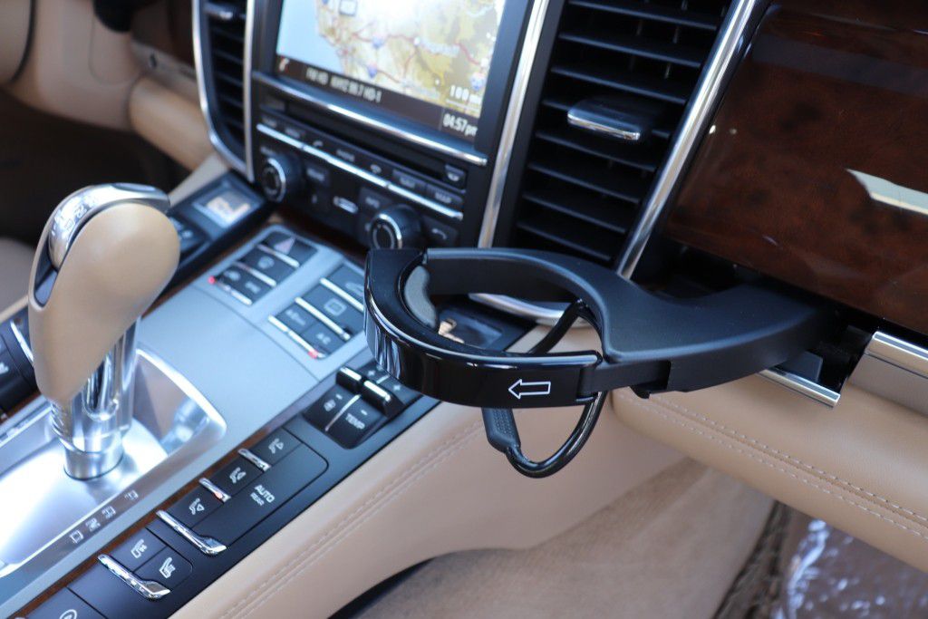 Photo 55 of this PORSCHE PANAMERA