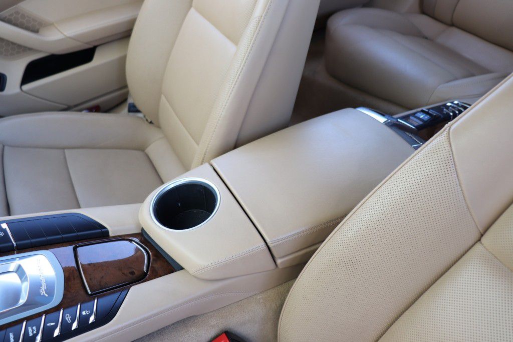 Photo 56 of this PORSCHE PANAMERA