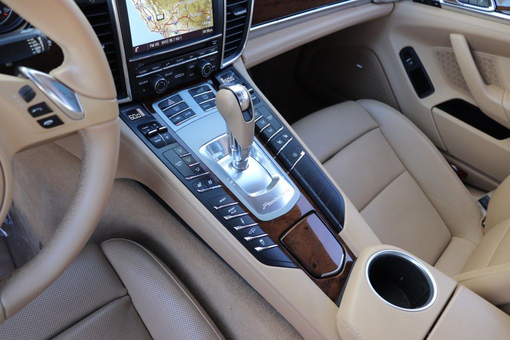 Photo 58 of this PORSCHE PANAMERA