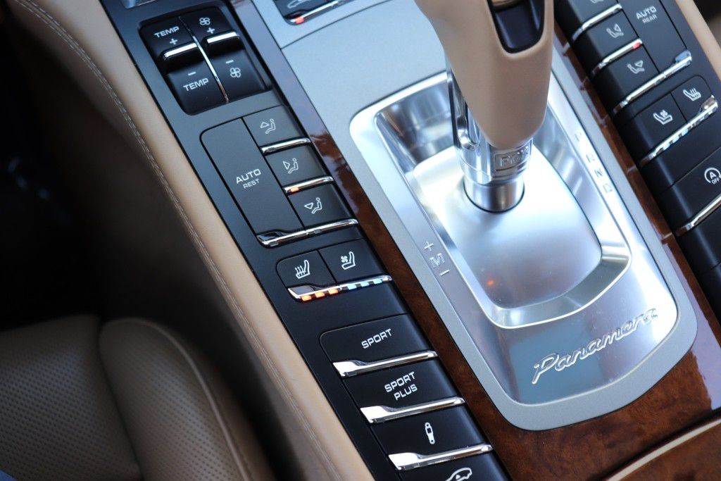 Photo 59 of this PORSCHE PANAMERA