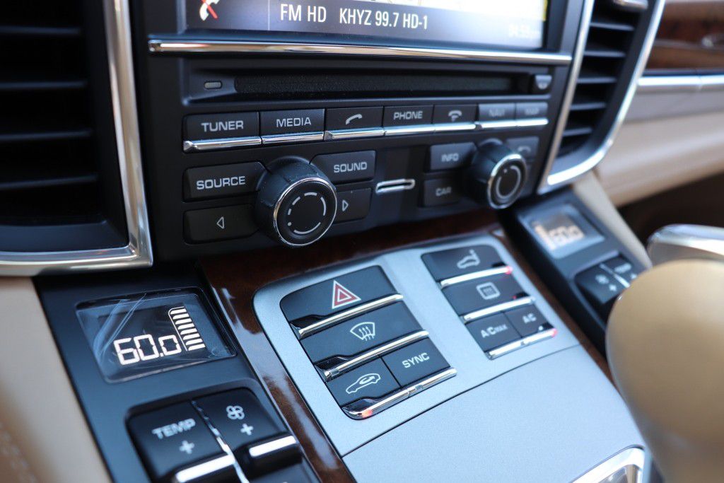 Photo 61 of this PORSCHE PANAMERA