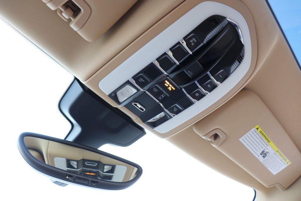 Photo 63 of this PORSCHE PANAMERA