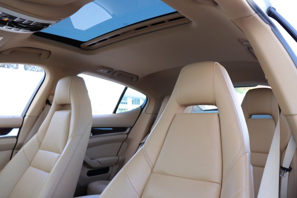Photo 66 of this PORSCHE PANAMERA
