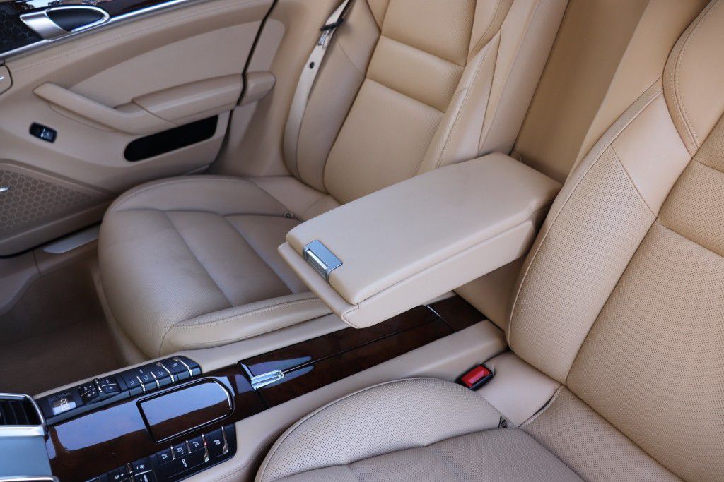 Photo 67 of this PORSCHE PANAMERA