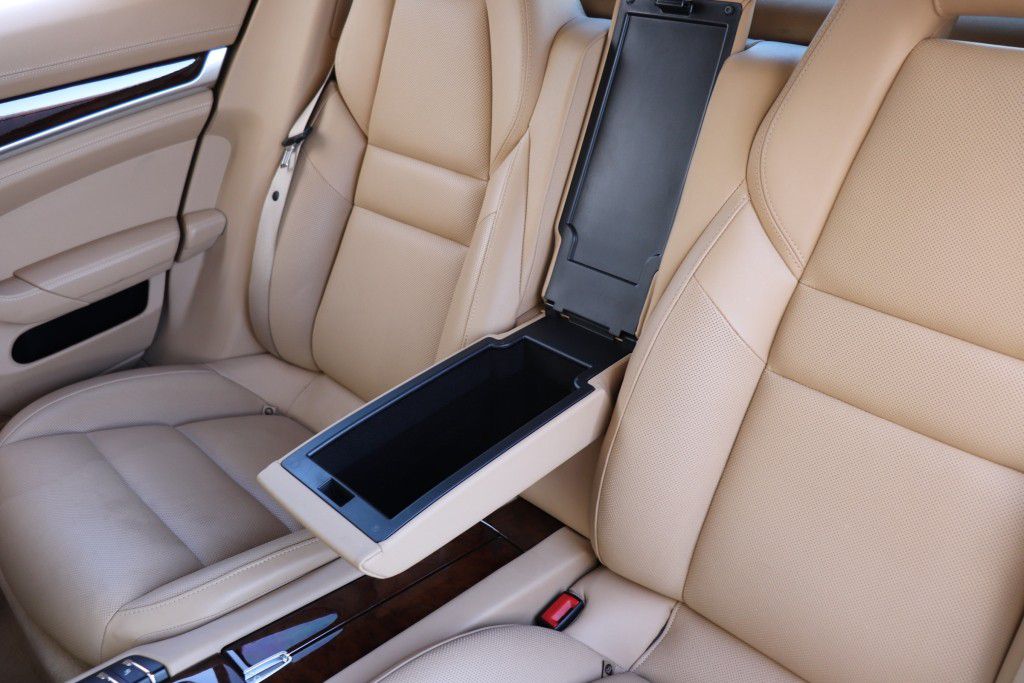 Photo 68 of this PORSCHE PANAMERA