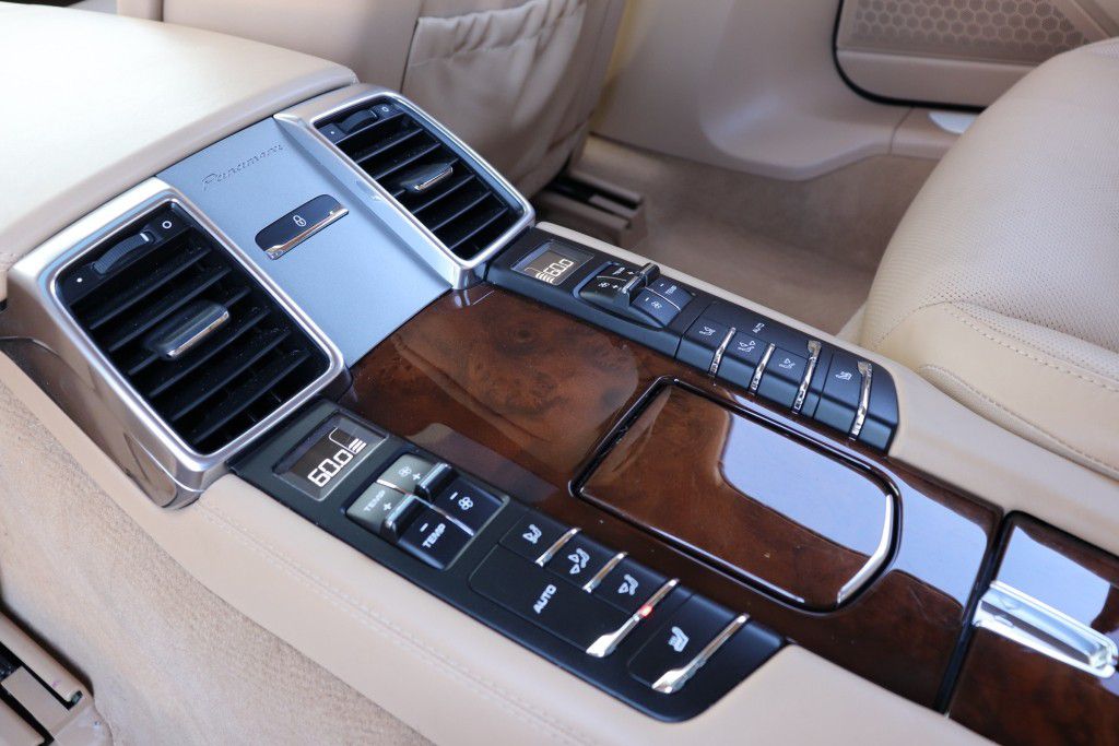 Photo 71 of this PORSCHE PANAMERA