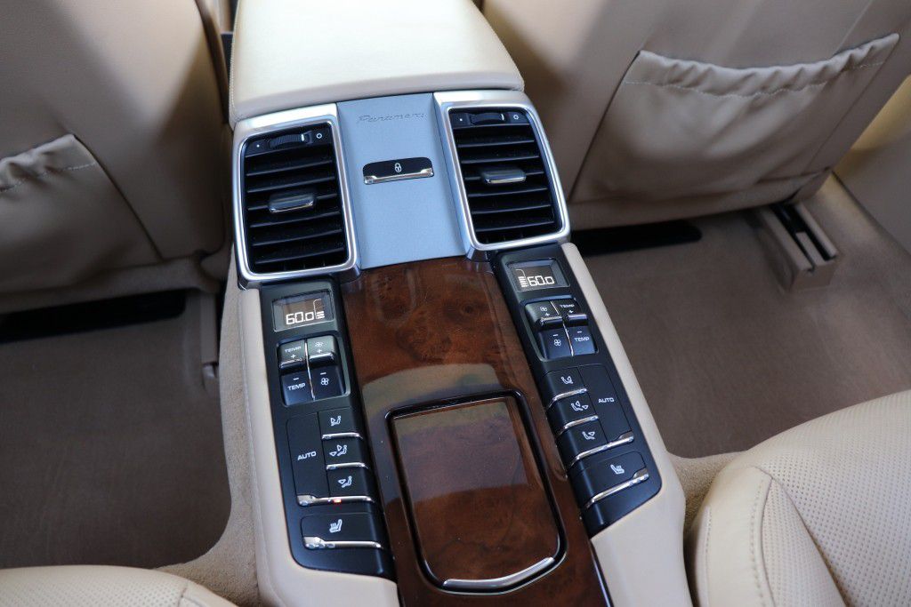 Photo 72 of this PORSCHE PANAMERA