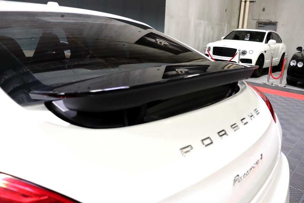Photo 82 of this PORSCHE PANAMERA