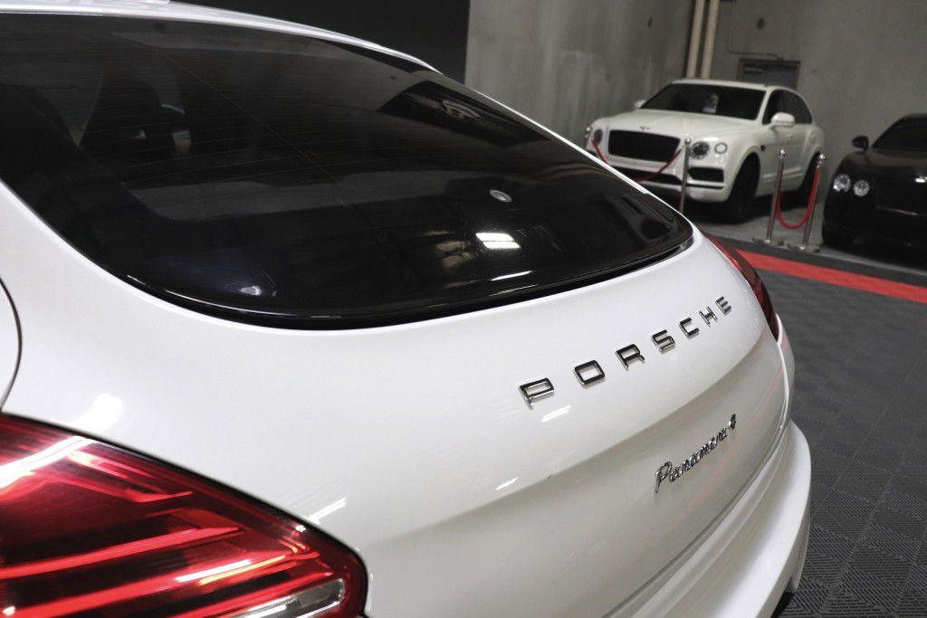 Photo 83 of this PORSCHE PANAMERA