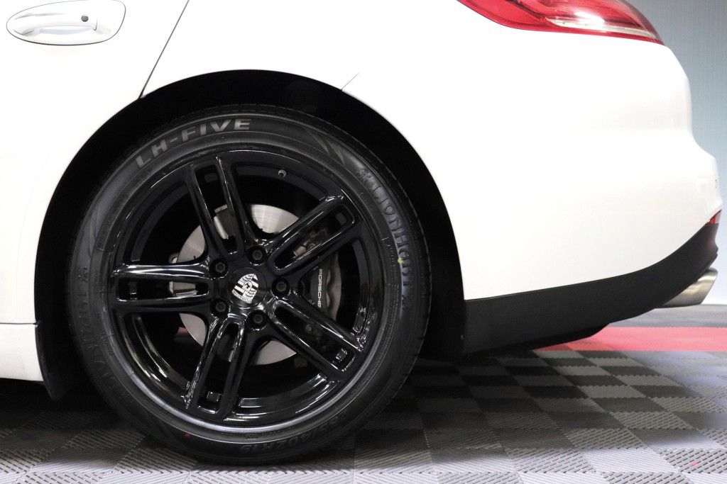 Photo 85 of this PORSCHE PANAMERA