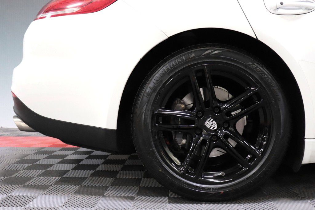 Photo 86 of this PORSCHE PANAMERA
