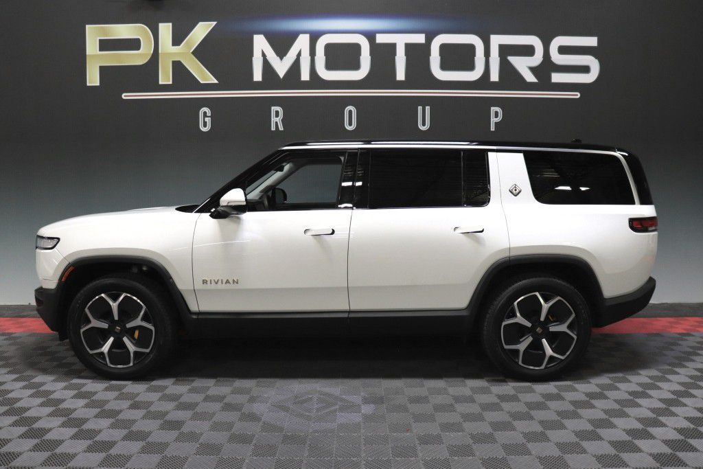 Photo 3 of this RIVIAN R1S ADVENTURE
