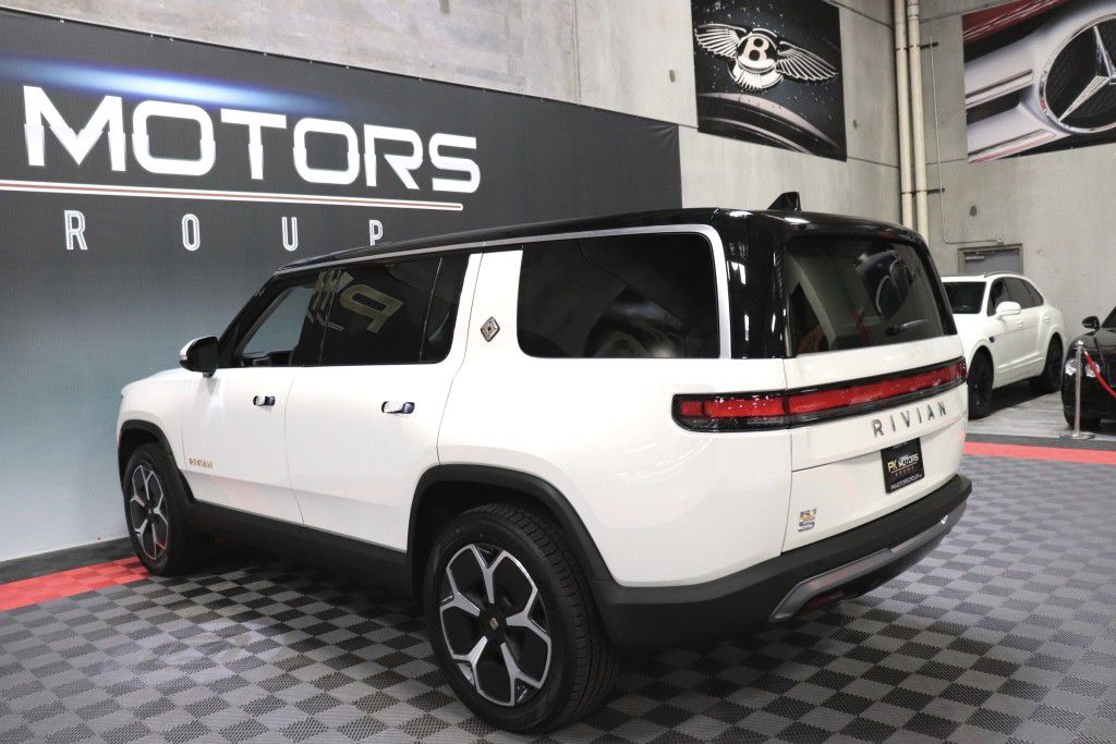 Photo 4 of this RIVIAN R1S ADVENTURE