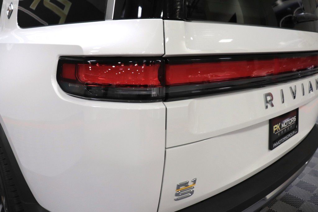 Photo 5 of this RIVIAN R1S ADVENTURE