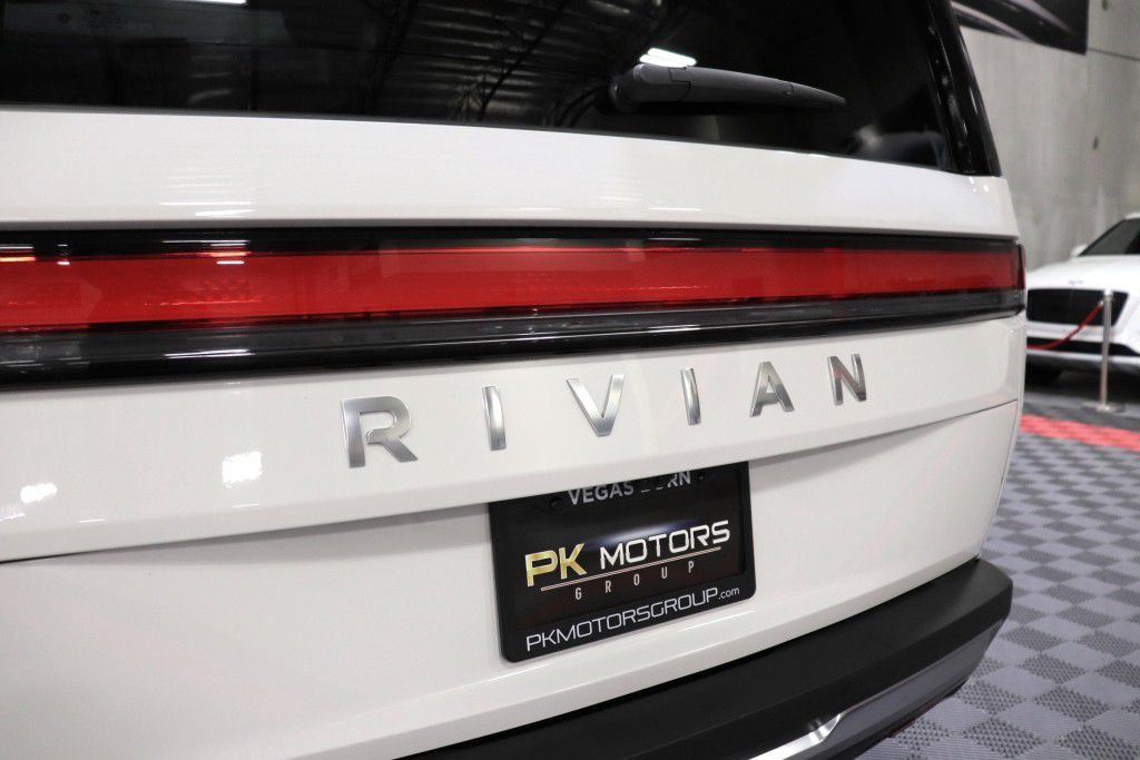 Photo 6 of this RIVIAN R1S ADVENTURE