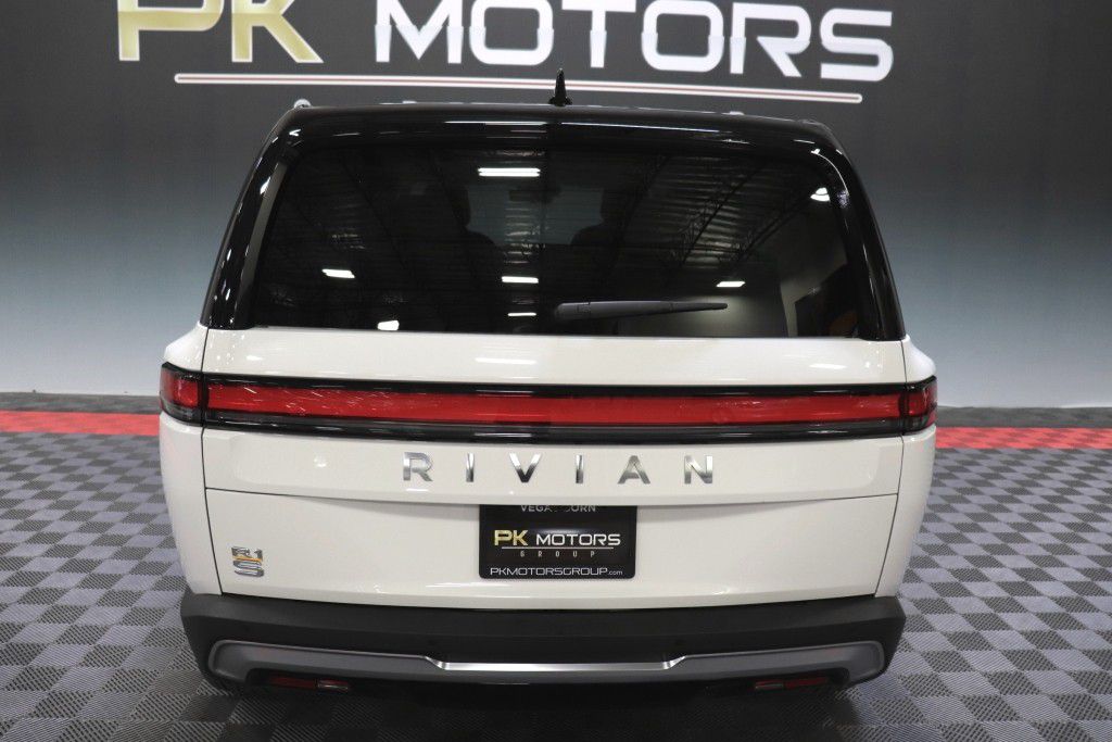 Photo 7 of this RIVIAN R1S ADVENTURE