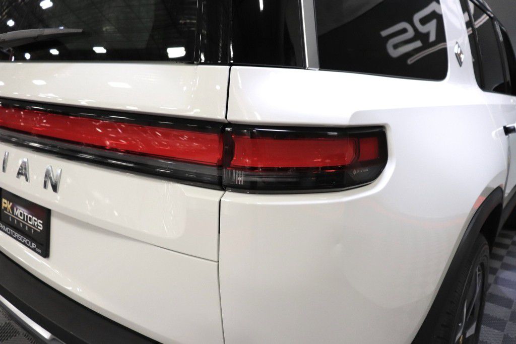 Photo 8 of this RIVIAN R1S ADVENTURE