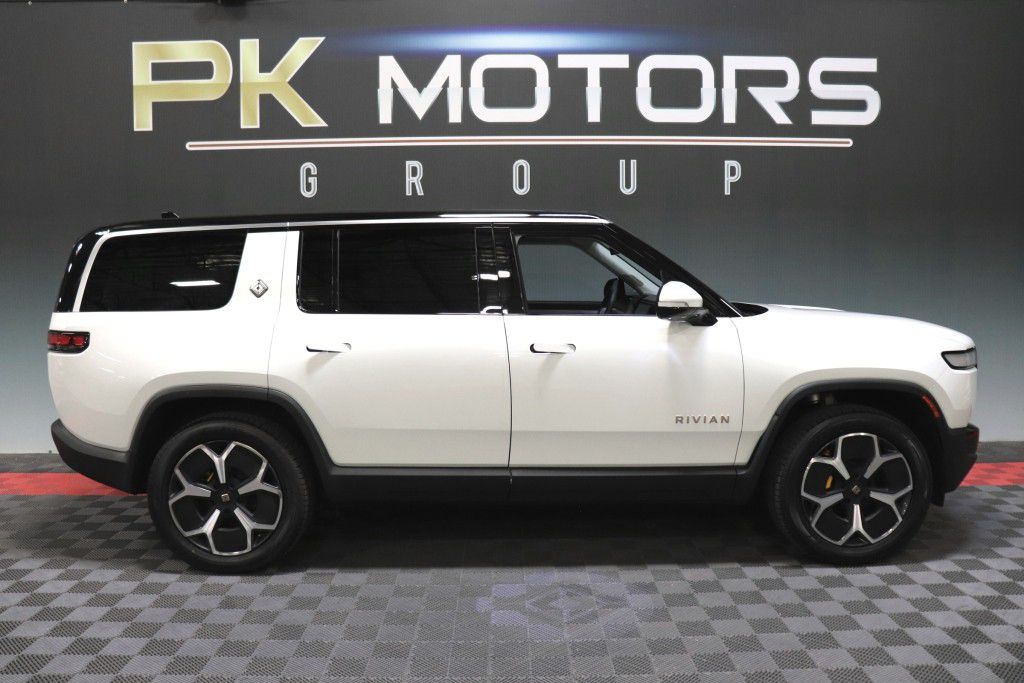 Photo 10 of this RIVIAN R1S ADVENTURE