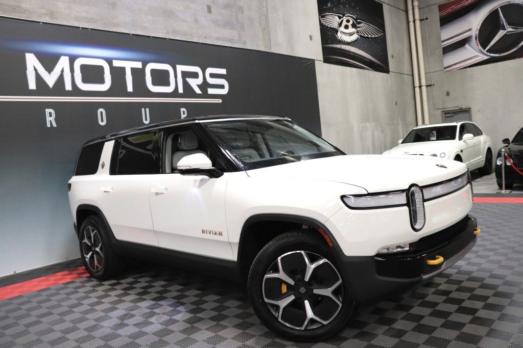Photo 11 of this RIVIAN R1S ADVENTURE
