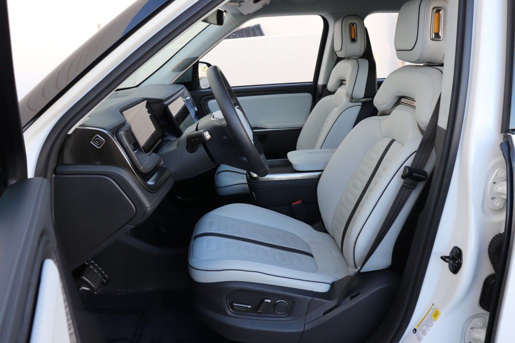 Photo 17 of this RIVIAN R1S ADVENTURE