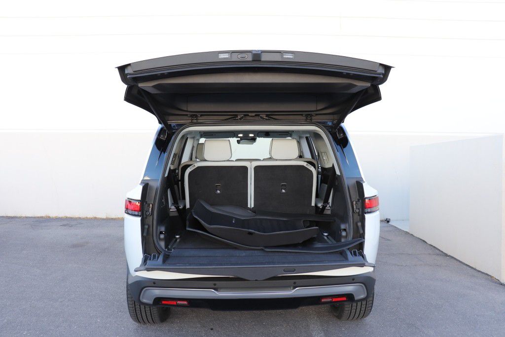Photo 23 of this RIVIAN R1S ADVENTURE