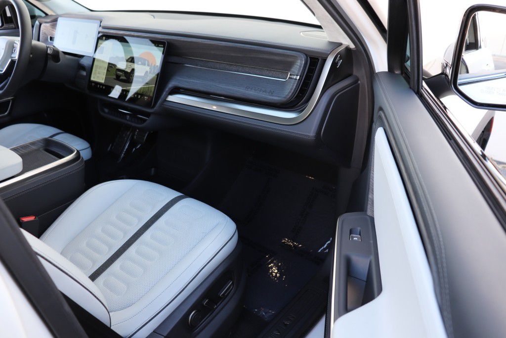 Photo 31 of this RIVIAN R1S ADVENTURE