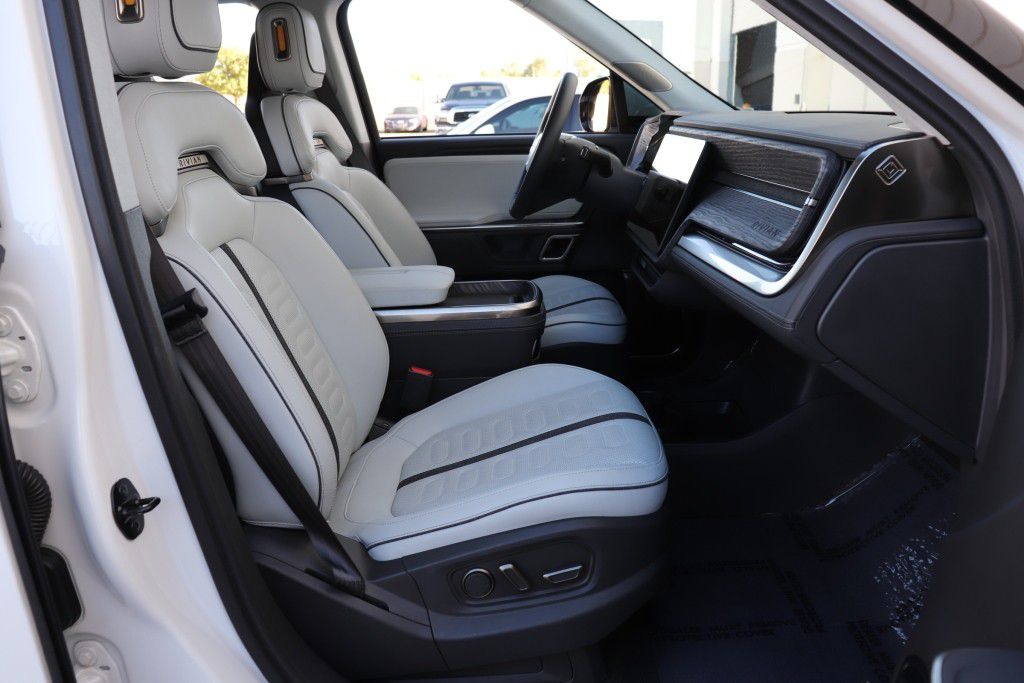 Photo 33 of this RIVIAN R1S ADVENTURE