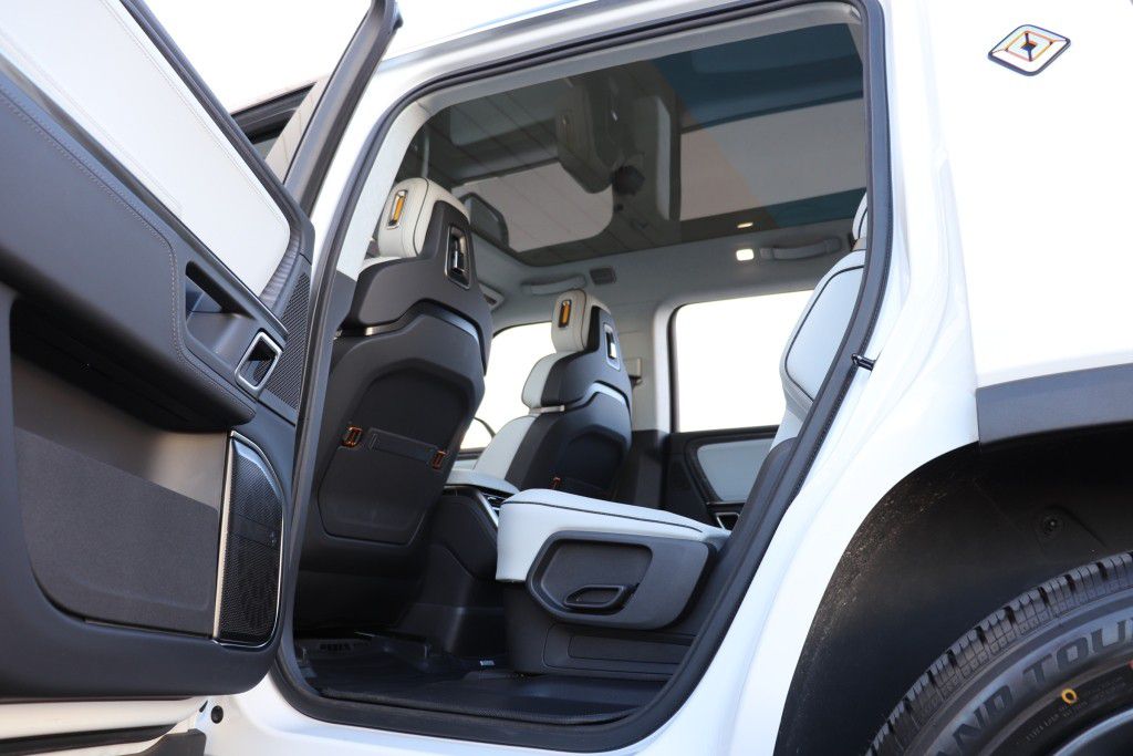 Photo 37 of this RIVIAN R1S ADVENTURE