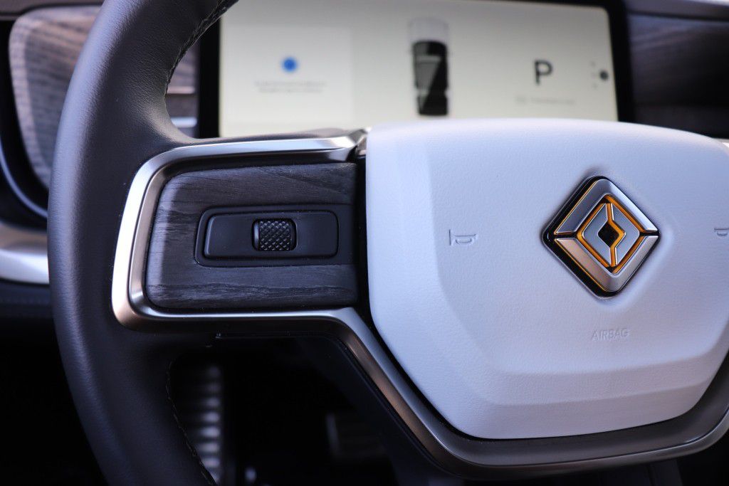 Photo 40 of this RIVIAN R1S ADVENTURE