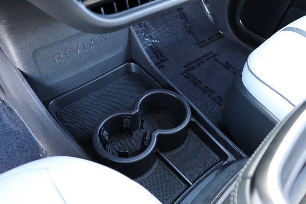Photo 59 of this RIVIAN R1S ADVENTURE