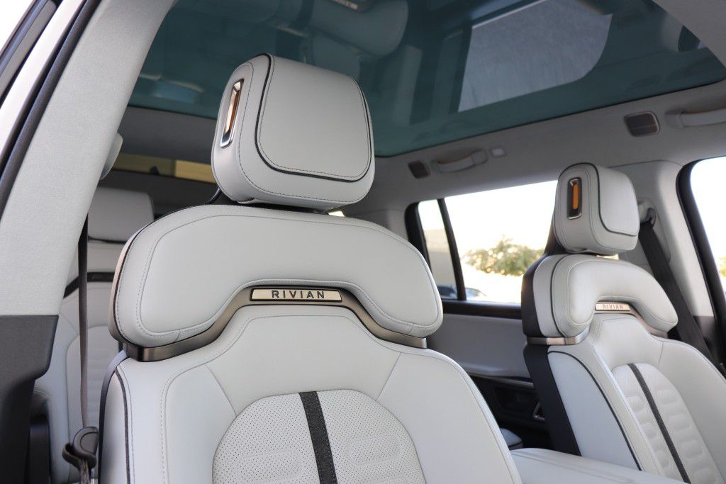 Photo 61 of this RIVIAN R1S ADVENTURE