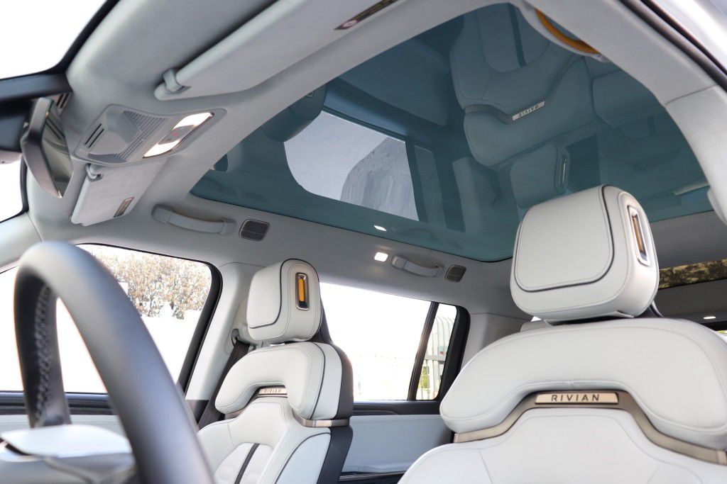 Photo 67 of this RIVIAN R1S ADVENTURE