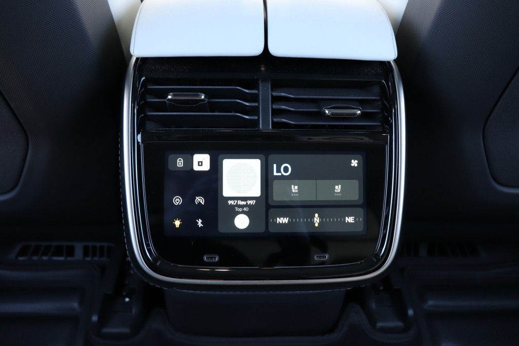 Photo 76 of this RIVIAN R1S ADVENTURE