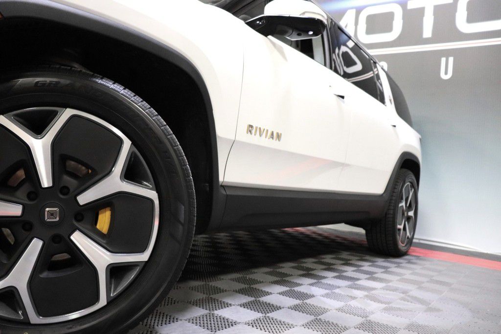 Photo 81 of this RIVIAN R1S ADVENTURE