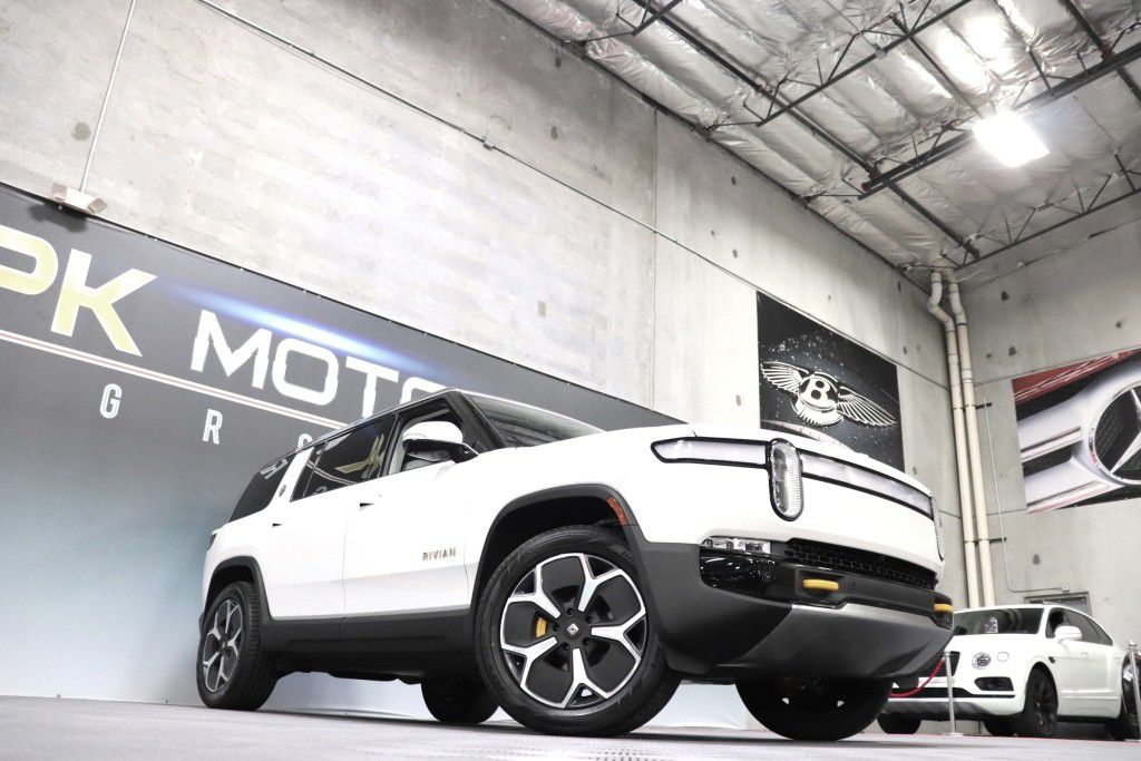 Photo 82 of this RIVIAN R1S ADVENTURE