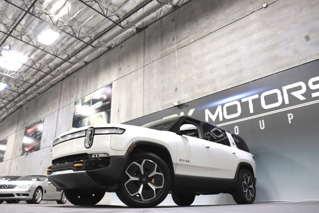 Photo 83 of this RIVIAN R1S ADVENTURE