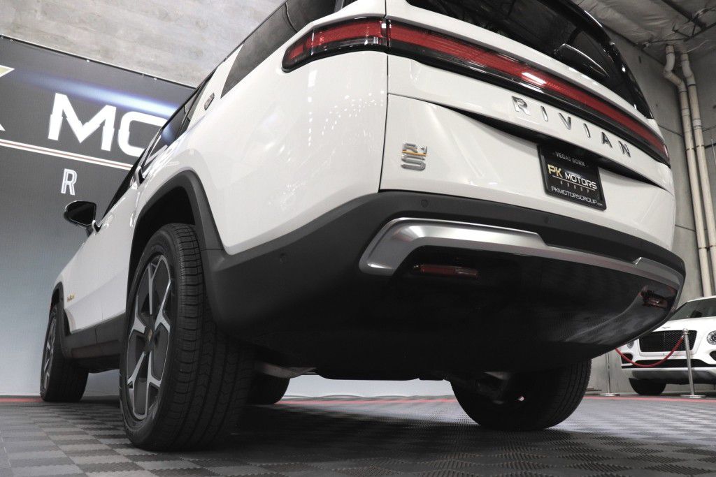 Photo 84 of this RIVIAN R1S ADVENTURE