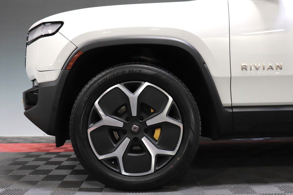 Photo 85 of this RIVIAN R1S ADVENTURE