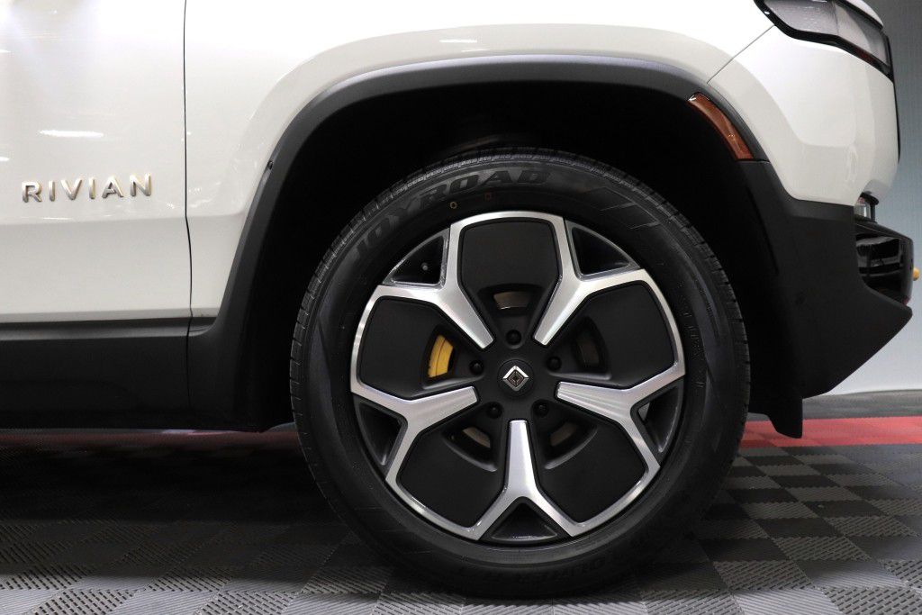 Photo 88 of this RIVIAN R1S ADVENTURE