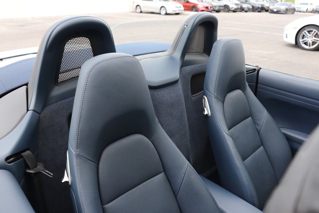 Photo 17 of this PORSCHE BOXSTER