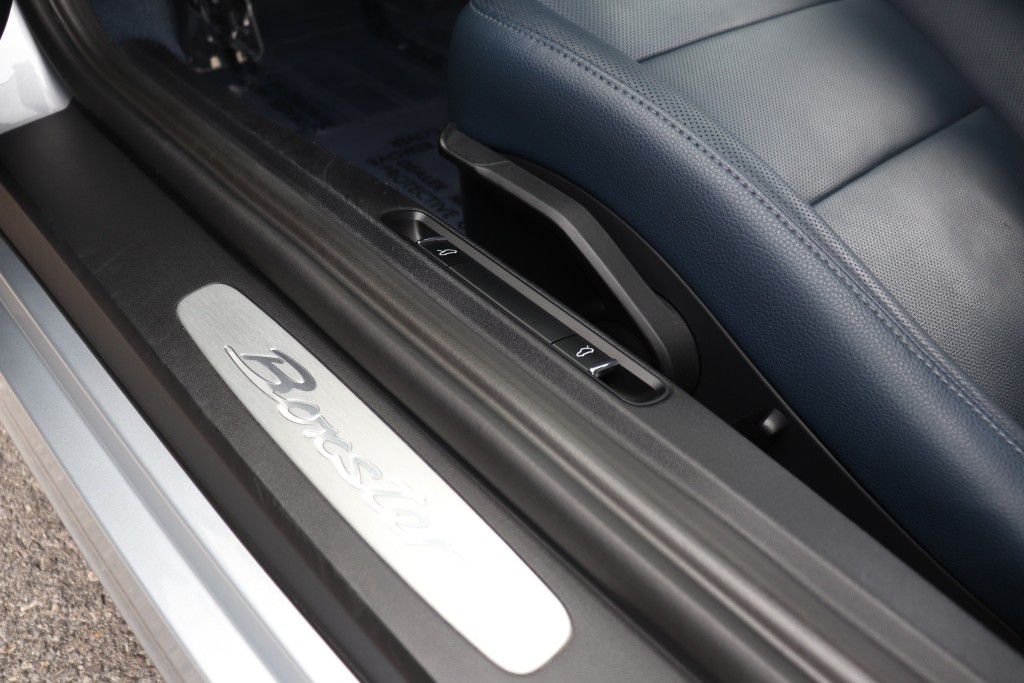 Photo 23 of this PORSCHE BOXSTER