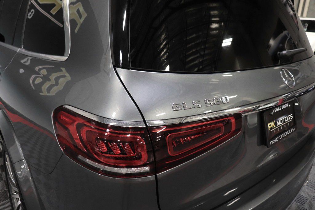 Photo 5 of this MERCEDES-BENZ GLS 580 4MATIC